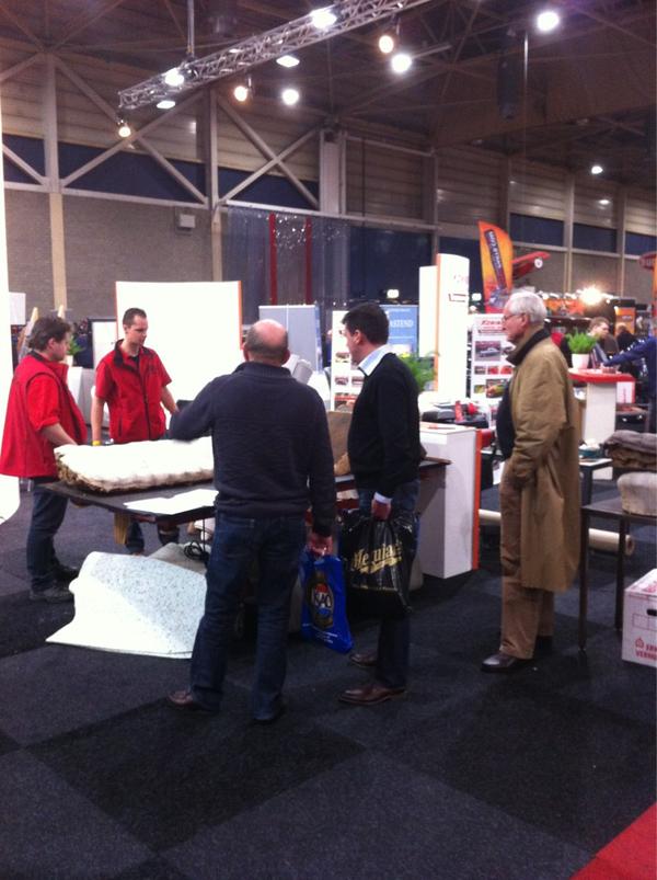 FOCWA_promo's tweet photo. Veel bezoekers op de #FOCWA stand met demo's. Bekleders &amp; restaurateurs tonen #vakmanschap  #interclassics http://t.co/wbUfEpDQ