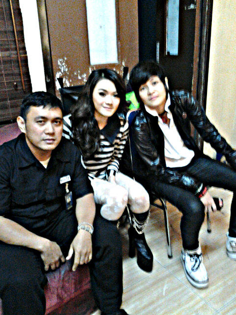 Neng <a href="/Aradrizki/">Dara Rizki</a> and <a href="/mitaenglandmuse/">MitaTheVirgin</a> thanks y udah ketemu di BEM :)