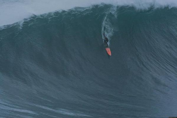 WaveRentals's tweet photo. Shane Dorian #surf #portugal what a sick wave! @billabongeurope http://t.co/giHJC6Cc