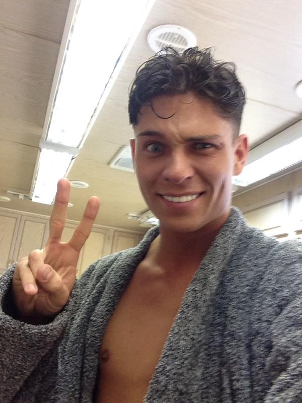 JoeyEssex_'s tweet photo. See you all soon ! 💦 LETS GET IT TRENDING #JoeyToWinSPLASH #JoeyToWinSPLASH #JoeyToWinSPLASH http://t.co/4PD72nzg