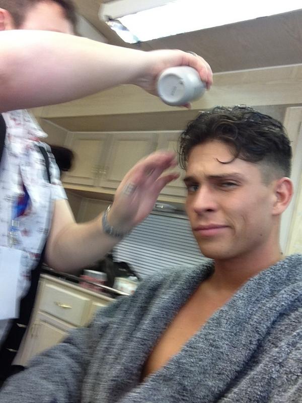 JoeyEssex_'s tweet photo. In hair now. One of the main things I love. Doing my hair YOU KNOW #JoeyToWinSPLASH #JoeyToWinSPLASH #JoeyToWinSPLASH http://t.co/DyRjv3sr