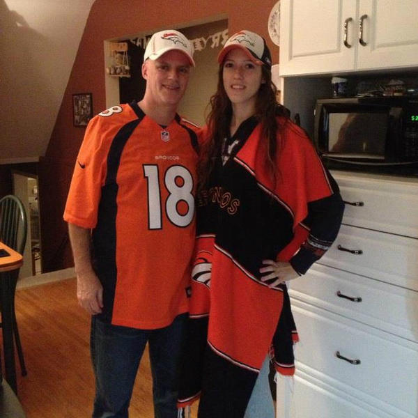Kati_p4's tweet photo. Are you ready for some football? #UnitedInOrange #LetsGoBroncos http://t.co/SDOwQM1u