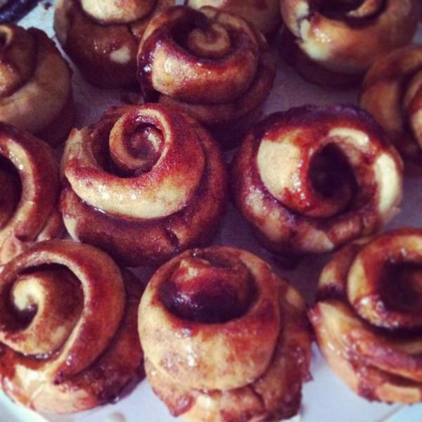 thatweldergirl's tweet photo. If you regularly ask people to help you move hundreds of pounds of steel, it's a good idea to learn how to bake. http://t.co/fSlcxoaK