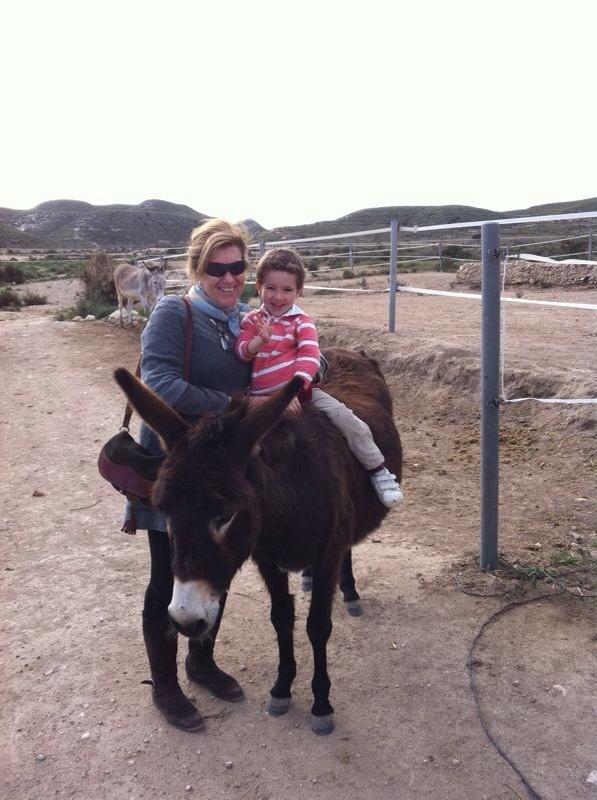 losmalenos's tweet photo. Javier con Pepa y con su abuela http://t.co/4I3JXQKN
