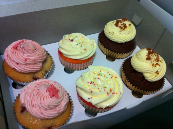 via <a href="/kuwehtjangkir/">Kuweh Tjangkir</a>: Enjoy yourself a box of happiness... Cupcakes! SMS order 08114504779  #surabaya #sidoarjo