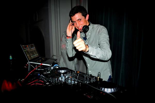 rosenperales's tweet photo. 2night y como cada fin de semana: #djrosenperales en #munich Facebook: https://t.co/vzX31UGF http://t.co/8bopiDQI