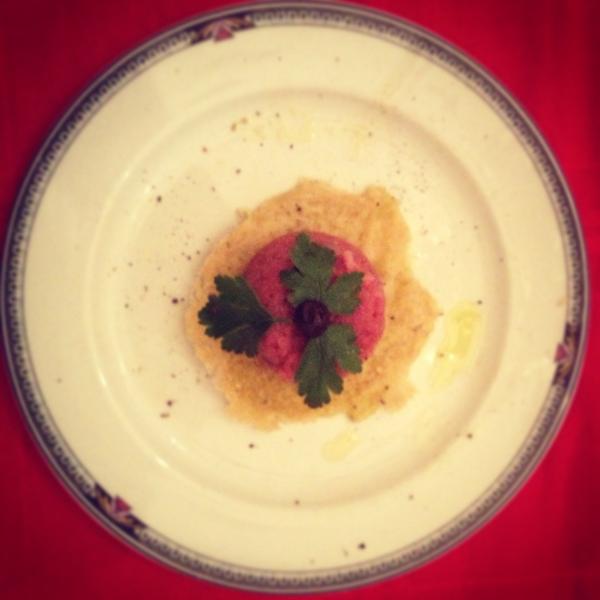andrearotella1's tweet photo. Tartare di carne e olive su crosta di parmigiano http://t.co/RJVuxXUZ