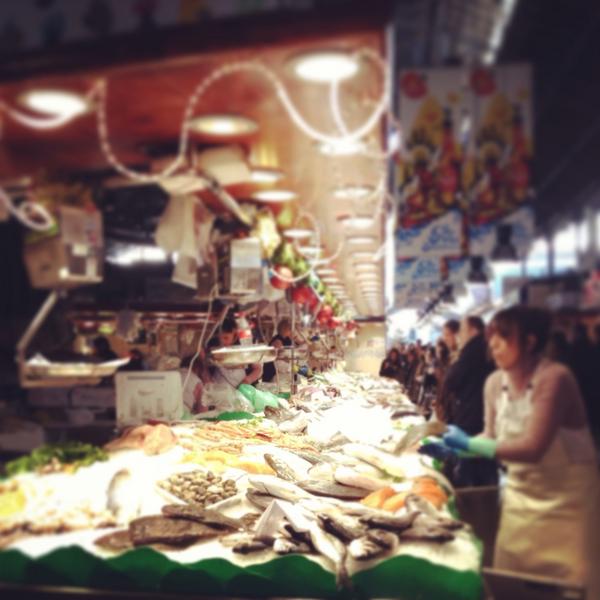 andrearotella1's tweet photo. Mercato di Barcellona http://t.co/kOYcFmTc