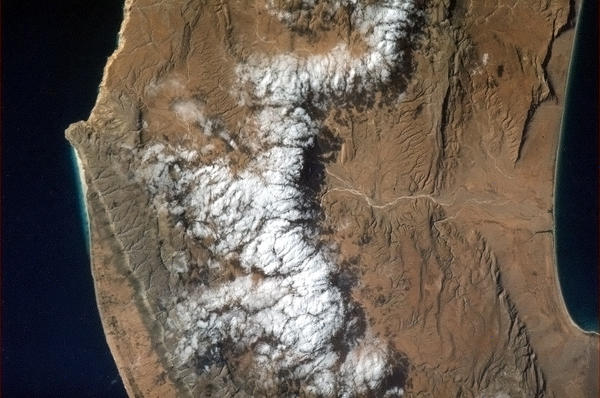 sebleopold's tweet photo. “@Cmdr_Hadfield: Island off the horn of Africa. I bet that beach is beautiful. http://t.co/yUUvkpJ1”wow!! Nice