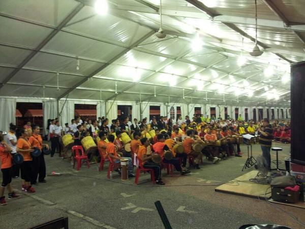 Penjarapro's tweet photo. Kumpulan kesenian jab latihan sempena tahun melawat malaysia di stadium bukit jalil @penjaramalaysia http://t.co/gqMO2vgf