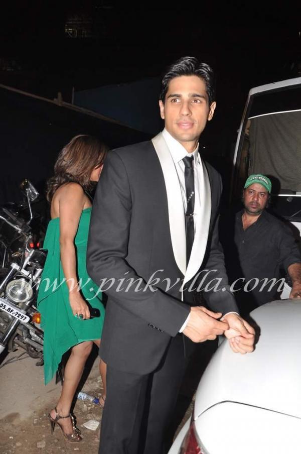 SidharthFanClub's tweet photo. Photo: Sidharth at the Screen Awards [3/3] http://t.co/dcgxAHgZ
