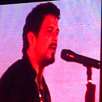 ticomariano's tweet photo. Disfrutando en Manizales del concierto de @AlejandroSanz con mi hermana @lismile83. http://t.co/fpaIxbvH