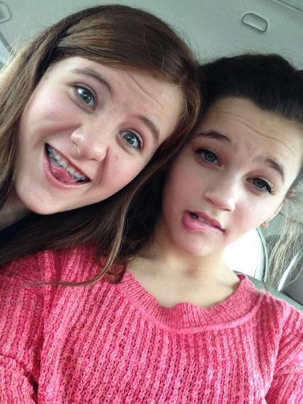 riiley_ann's tweet photo. me &amp; my bestfriend :) http://t.co/mK2sFLE7