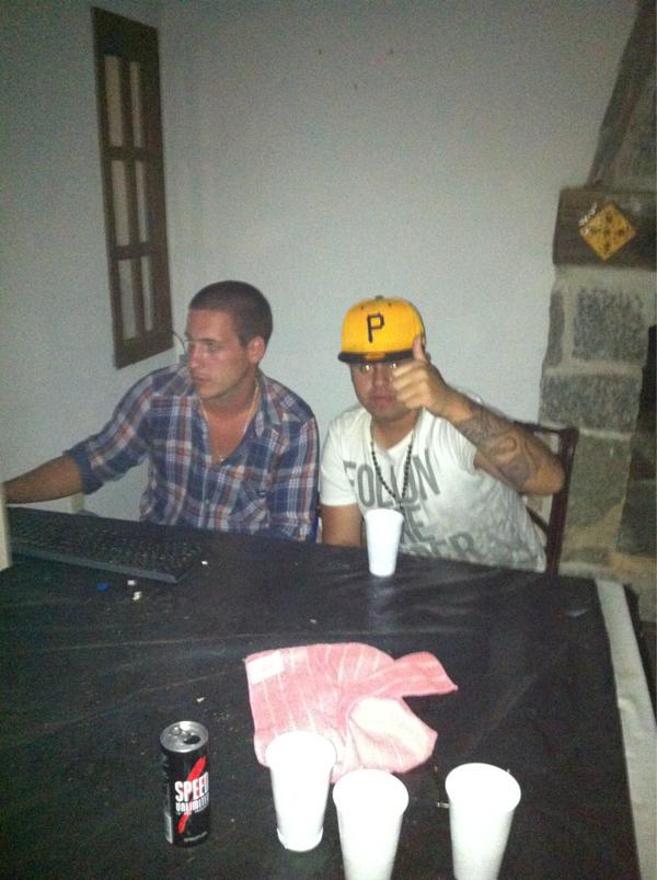 s_pony's tweet photo. El REJA ESTA DE DJ!!!! http://t.co/8Qxlw2b2