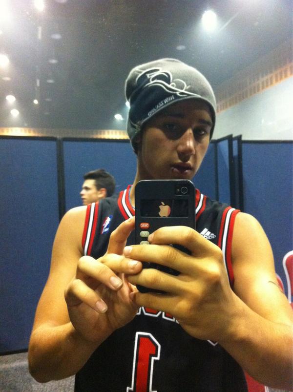 luke_brooks's tweet photo. New Zealand beanie represent! Feats Skip, he's lost.. http://t.co/jMgjgyoI