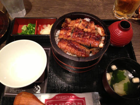 リプやDM、フォローもありがとうございます！お返事遅くなったらごめんなさい、写メはひつまぶし(*&acute;&omega;`*)&hearts;ごちそうさまでした！ http://t.co/Ba7yIHLR