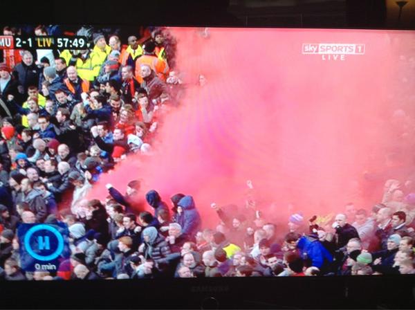 tommrfifa's tweet photo. man u vs liverpool #LFC #manunited #mufc #PL http://t.co/C8aXXpie