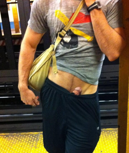 HunksStuds's tweet photo. Hot underground photo http://t.co/leE0X1YH