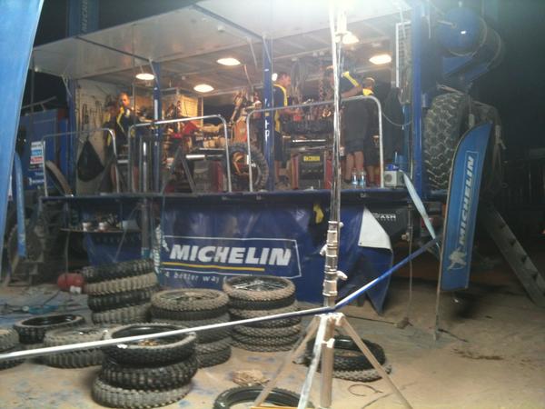TeamBezemer's tweet photo. Mobiele werkplaats voor banden van moto's en auto's niet voor vrachtwagens http://t.co/SnYb7zZq