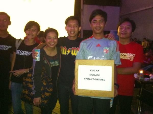 LFCIndonesia's tweet photo. Jakarta #prayforsoel #lfc #YNWA http://t.co/Q67Y4gHv