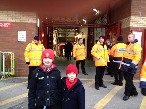 About to watch the match - what a great day for utd and RVP : #daditsmyphonenowhaha