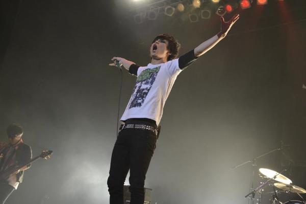 jrockevolution's tweet photo. JROCK EVOLUTION in Tokyo on 2012/11/03 - Pic 7 / girugamesh http://t.co/Qxt0BVd7 http://t.co/C8otWrVd