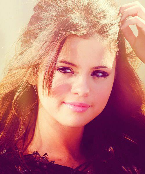 SelLover_'s tweet photo. WHO SAYS Añande A FAVORITO SI TE GUSTA LA CANCION http://t.co/uTwQc8HF