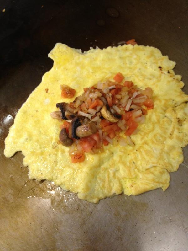 DtownBurgerBar's tweet photo. About to have a mushroom, tomato, and onion omlette. #dtla #breakfast #sundaymorning http://t.co/ygkssBuw
