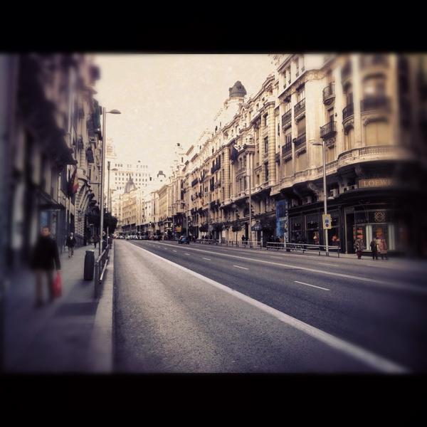 flashmeup's tweet image. Si, Gran Vía está vacío, y tu en el sofá !!