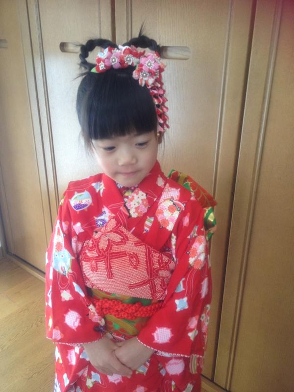 きくちいま No Twitter 今日は初釜 娘は小紋です 髪型は稚児髷 Http T Co In4sd1gy