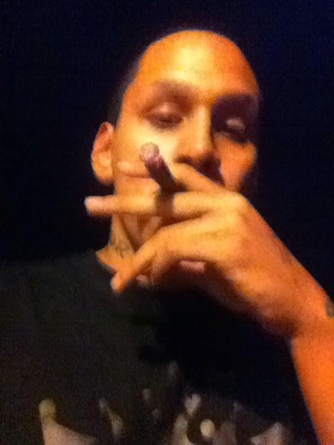 flakoloko91's tweet photo. Fuck 100's, cigars like a boss http://t.co/XLF9otw9