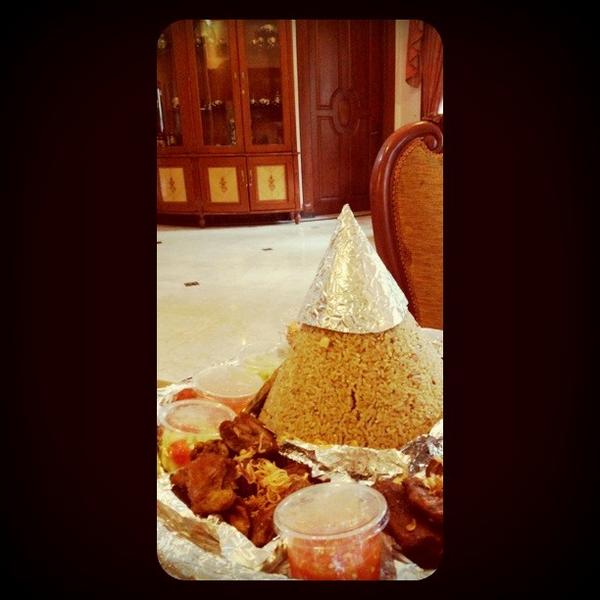 kebuliciouss's tweet photo. Special order: Nasi Tumpeng Kebuli #kebuliciouss http://t.co/AmRX1raF