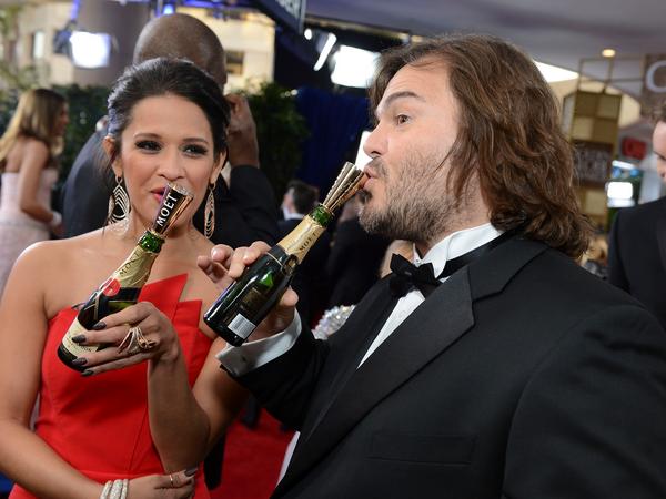 etnow's tweet photo. RT to join @JackBlack42 in a @MoetUSA &amp; ETonlineAlert #Toast4aCause to help raise money for @UMDF http://t.co/UTLNlGkZ
