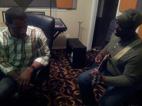 Ojizzle_23's tweet photo. Shout out 2  my cuz @Cbabers2, @SongBird_4God @biggcinch  &amp; @Kerry2smooth I enjoy working with a dynamic team. Letz Go! http://t.co/dLMuipXq