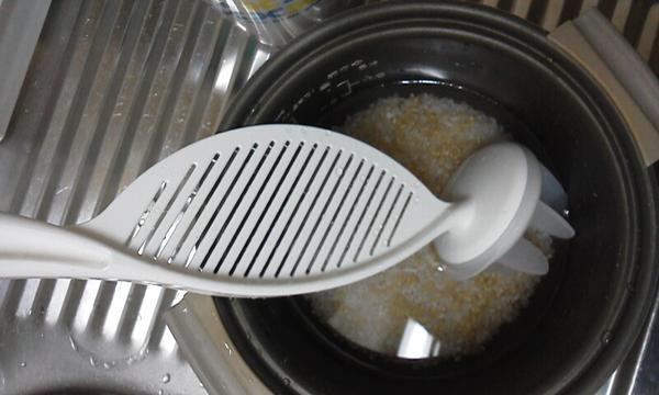 Looking for a nice, cheap, unusual souvenir? How about this plastic thing for washing rice? #visitkansai