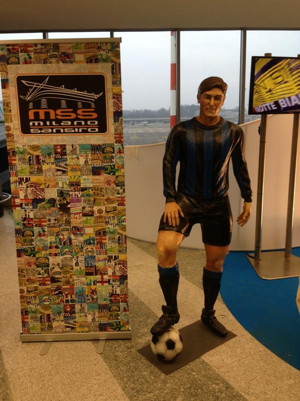massiface's tweet photo. Zanetti in plastica a malpensa http://t.co/dMmoR0BX