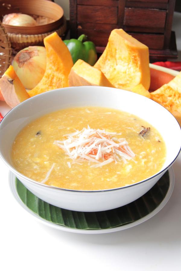 NGIDERNGILER's tweet image. RT @PENANGSHOUSE: Boost ur' mood in this afternoon rain w/ our special pumpkin crab meat soup #NGIDERsby