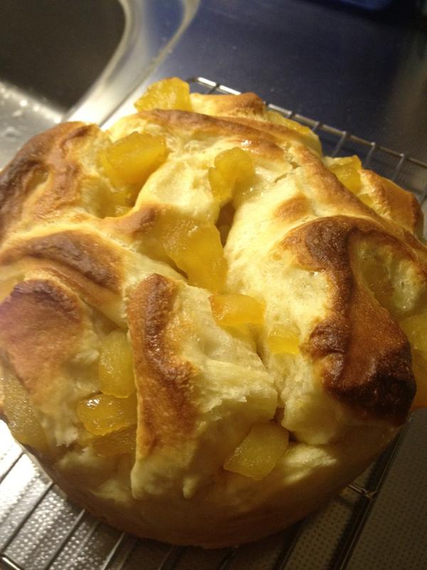 patorapp's tweet photo. @uskmura 我が家も沢山のりんごがあるので、アップルパン🍞焼いちゃいました(^^) http://t.co/R2lEAULS