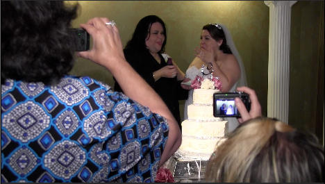 dvbgregory's tweet image. @AshleyDoucet @bri_lateeneaux @JoshuaStoker i hate this.She is in 2 of 3 shots during the scene
#videographerproblems