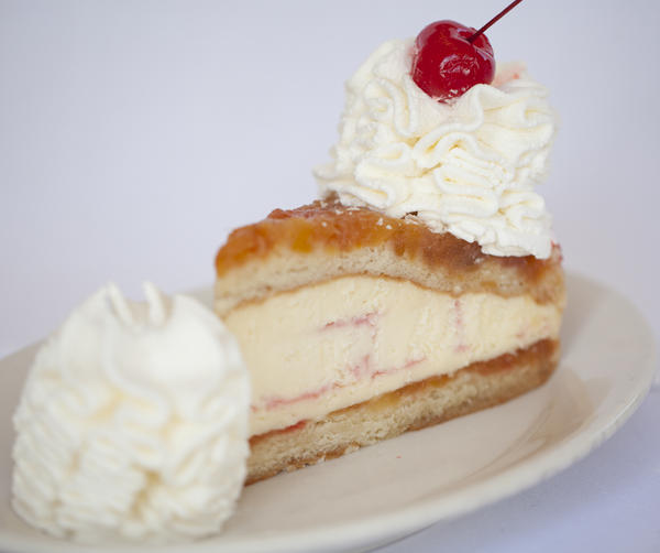 Cheesecake's tweet photo. #IGotAThing Decadent, mouth-watering, almost impossible to share deliciousness... http://t.co/LYZoAPuw