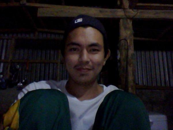 regenesism's tweet image. pogi ko noh. hihi kanya kanya yan. :D #NiceBackground @ papi Tor's pad.