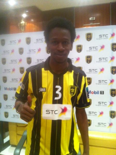 صورة اللاعب محتار فلاتة بعد توقيع العقد