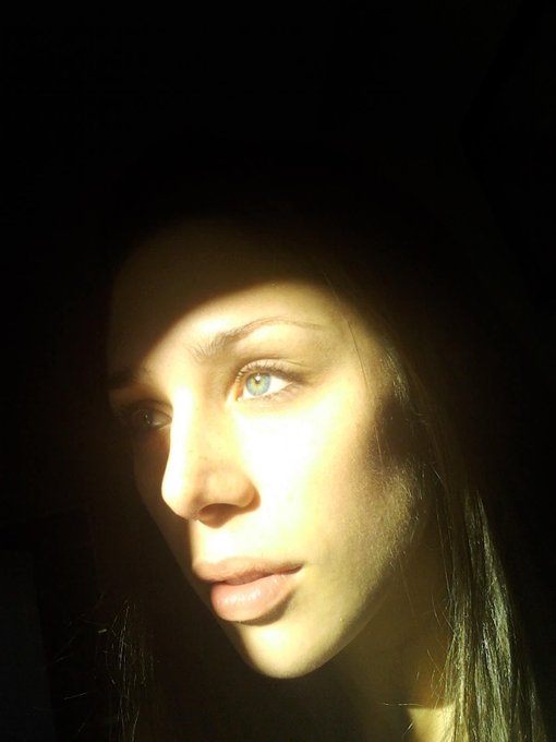 #goodmorning I'm not quite ready to face the light full on lol http://t.co/wRXqczpm<a href="/tag/goodmorning"class="tags">#goodmorning</a>
