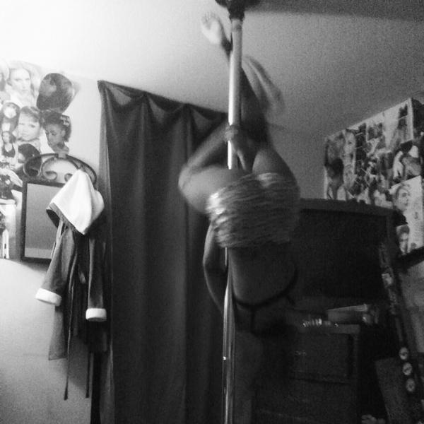 PookieeToTrill's tweet photo. In my room ;) http://t.co/0GCXHAqz