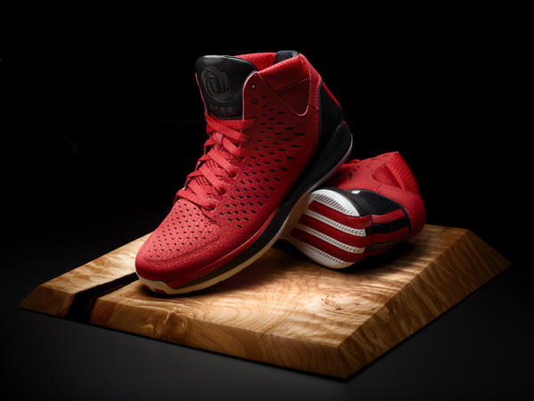 adidasHoops's tweet photo. No.1 ranked @UofLsports ready to take the court on @espn in the #Rose773 and #DRose3 #GOCARDS #teamadidas http://t.co/C6lswFzp