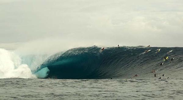 bobettoblanc's tweet photo. Reflecting back on my surfing days and found a pic of the wave in Fiji that nearly topped me .. What was I thinking?! http://t.co/H0BQ3C7y