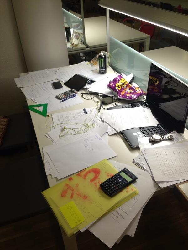 jaimicogonzalez's tweet photo. Digeriendo ingeniería! #chistaco @edumoral55 http://t.co/H8LgSC8p
