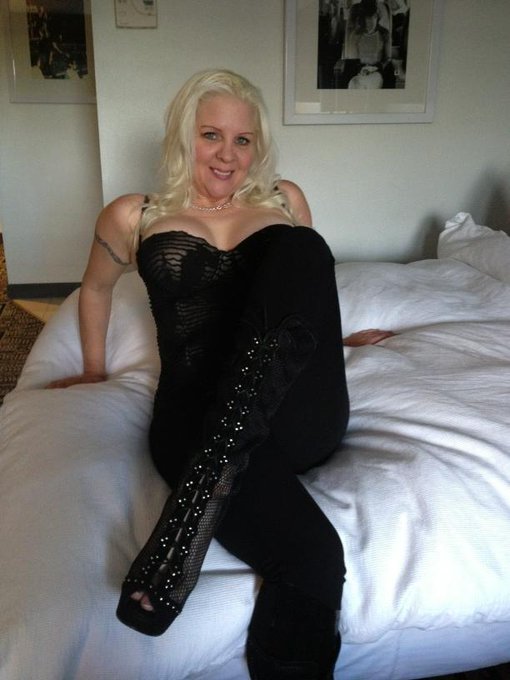 Love your boots@VeronicaVaughn http://t.co/gCVyAcYu<a class="tags" href="/tag/veronicavaughn">@veronicavaughn</a>