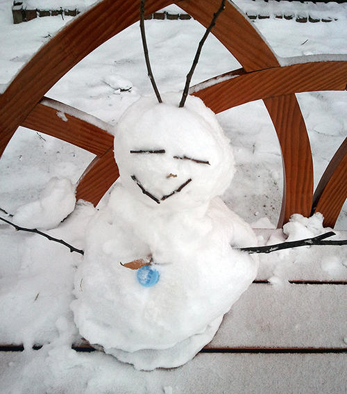 HappyEduNet's tweet photo. 미소짓는 눈사람... ^^ http://t.co/35tATa3R
