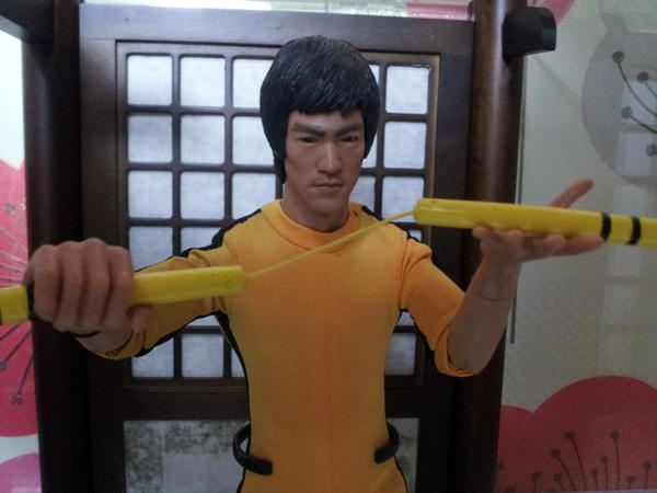 콜렉션중 가장 아끼는 김형언 작가의 이소룡.불세출의 액션스타.결연한 상황에서의 그의 희극적인 표정과 기얍소리 아뵤~~ 아다~~ 사망유희.죽음의...